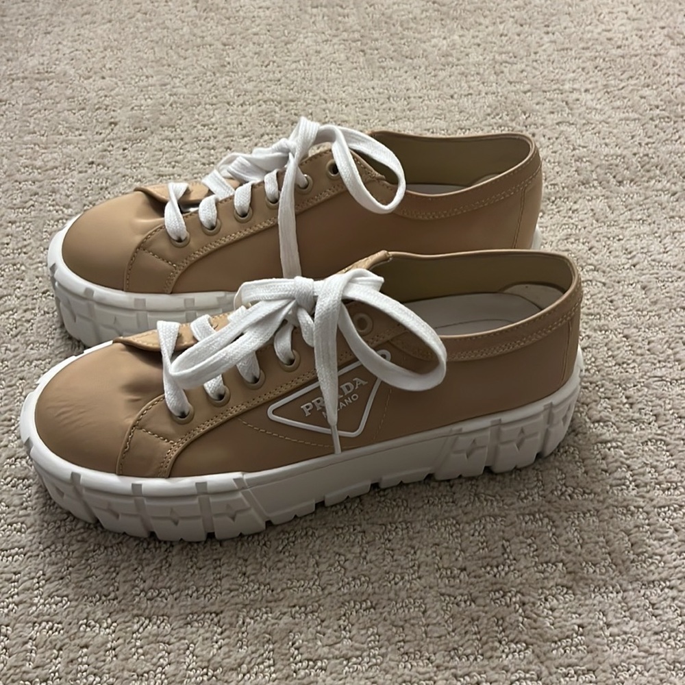 Platform sneakers